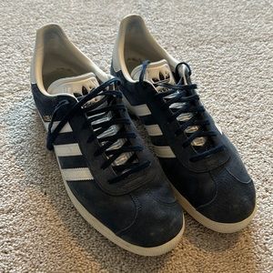 Men’s blue sneakers